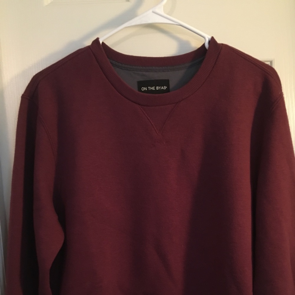 Crew neck with side zippers.